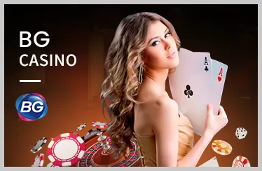 Một game thủ đang tập trung chơi esports trên màn hình máy tính